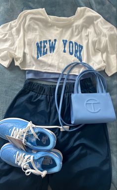 blue joggers, new york crop tee, nike air force 1 sneakers, mini cerulean telfar bag | outfit details, casual style, city style, ootd, casual style, streetwear, blue details, everyday outfit, matching details, grwm London Ootd, Tote Bag Outfit, Air Force 1 Sneakers, Outfit Matching, Bag Outfit