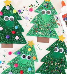 Sensory Christmas, Preschool Christmas Activities, Christmas Tree Craft, Christmas Art Projects, December Crafts, Christmas Crafts For Toddlers, Preschool Christmas Crafts, Toddler Arts And Crafts, Christmas Arts And Crafts