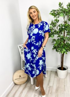 The EMES SHOP dress is detailed wit a cute two tone floral print. Features a round neck line. short sleeves. flowy skirt. side pockets. and below knee length. Pair it with hoop earrings and sandals for a fabulous look.MATERIAL:95% Polyester 5% Spandex MEASUREMENTS: Product Length 43"-44.5"in 4-6-Small | Waist: 25"-26.5"in | Chest: 33"-34.5"in | Hips: 33.5"-35"in 6-8-Medium | Waist: 26.5"-28"in | Chest: 34.5"-36"in | Hips: 35"-36.5"in 8-10-Large | Waist: 28"-29.5"in | Chest: 36"-37.5"in | Hips: 3 Modest Short Sleeve Midi Dress For Beach, Modest Short-sleeve Dresses For Vacation, Modest Short Sleeve Dresses For Vacation, Beach Short Sleeve Dresses With Side Pockets, Blue Short Sleeve Dress With Side Pockets, Beach Dress With Side Pockets And Short Sleeves, Beach Dresses With Side Pockets And Short Sleeves, Modest Blue Midi Dress With Short Sleeves, Casual Summer Midi Dress With Side Pockets