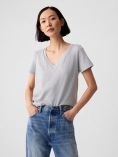 Made with 100% organically grown cotton.  Organic cotton is better for people and the environment because it’s grown without the use of harmful synthetic pesticides and fertilizers.  Short sleeves.  V-neck.  Straight silhouette with a relaxed fit.  Hits at the hip.  Nissa is 5’9. 5”/177cm with a 31”/79cm chest, 24”/61cm waist, 35”/89cm hip wearing a regular Gap 2024 Holidays, Pesticides, The Environment, Vintage Knitting, Heather Grey, V Neck T Shirt, Gap, Organic Cotton, Short Sleeves