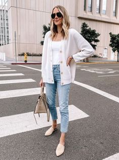 How To Wear Mules, Mules Shoes Outfit, Beige Mules, Jean Beige, Shoes Outfit