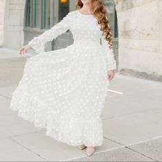 Beautiful For Engagement Photos! Ended Up Going With A Different Option. Size 2xl. Nwt, Tried On Once. Purchased For $130 From Dainty Jewel’s Boutique. White Anniversary Dress, White Maxi Dress With Sleeves, Temple Dresses For Women, Lds Temple Dress, Temple Dresses, Silky Maxi Dress, Sweetheart Bridesmaids Dresses, Temple Dress, Color Block Maxi Dress