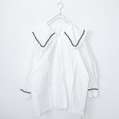 Simple and casual blouse. Ship from Japan Big collar Simple 3 colors Imported One Size: length 72cm width 61cm sleeve59cm Cotton Shirt With Contrast Collar Long Sleeve, Cotton Shirt With Contrast Collar And Long Sleeves, Spring Oversized Blouse With Striped Collar, Oversized Blouse With Striped Collar For Spring, White Collared Shirt For Fall, Casual White Blouse With Boho Collar, White Casual Tops With Boho Collar, White Casual Top With Boho Collar, Casual Cotton Blouse With Cute Collar