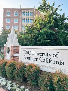 the sign for the university of southern california campus