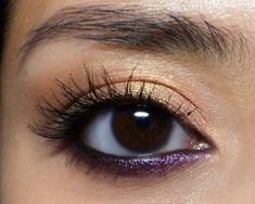 Purple Eyeliner, Eyeliner Tips, Purple Smokey Eye, Purple Eye Makeup, Gold And Purple, Eye Liner Tricks, Cool Makeup Looks, Purple Eyeshadow, Top Makeup Products