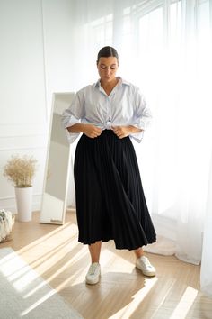 Plus Size Outfits Long Skirt, Curvy Chic Outfits, Plated Skirt Outfit, Plus Size Summer Outfits For Work, Fancy Casual Outfits, Girls Night Outfit, Black Skirt Outfits, Plus Size Looks