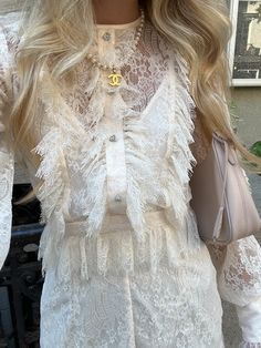 Nyc Girl, Elegant Attire, Fashion Victim, Parisian Chic, Classy Women, Fashion Classy, Fashion Lifestyle, Trend Setter, Lace Top