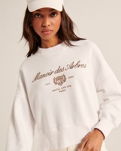 Women's 90s Sharkbite Graphic Crew Sweatshirt | Women's Tops | Abercrombie.com Old Money Sweatshirt, Spring Styling, Outfit Ideas Spring, Faith Based Clothing, Atlanta Fashion, Spring Outfit Ideas, Shirt Design Inspiration, Women Sweatshirts, College Style