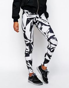 Nike Big Print Leggings Official Shoes, Fitness Outfits, Workout Fashion, Moda Chic, Nike Lunar, Nike Leggings, Gym Style, Yoga Fashion