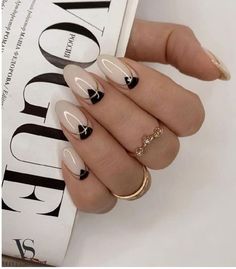 There are many 'Nail&Beauty' salons in Ibiza. Read all about our experiences | trendynails | vogue | brightfallnails | falltransitionnails | fallnailinspirationautumn | autumnnailsideas | fallnailsinspo | nailsinspirationfall | nailsforfallautumn | autumnnailart | autumnaesthetic | autumnnailscolors | autumnailsacrylic | whitenails | blacknails | blackgoldennails | whiteblacknails | acrylicnails | summernails2022colortrends | summerfallnails | summerfalnails2022 | nailsacrylic |  nails2colors Short Nail Designs 2024, Black And White Nails Short, Bougie Nails, Unghie Sfumate, Nagellack Trends, Minimal Nails, Geometric Nail, White Nail