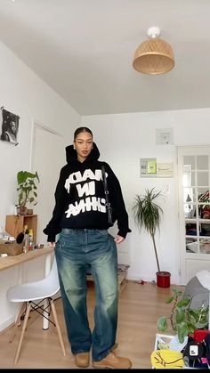 Baggy All Black Outfits, Jordan Hoodie Outfit, Gio Fits, All Black Baggy Outfit, Winter Street Wear Outfits, Black Timbs Outfit, Style Inspiration Streetwear, Streetwear Outfits Women, Streetwear Fashion Women Winter