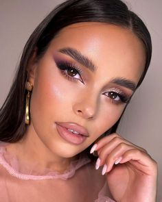 Soap Brows, Straight Eyebrows, Dark Brows, A Goddess, Pink Makeup, Bridal Look, Creative Makeup, Artistry Makeup, Pink Lips