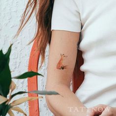 #TattooArt #InkLife #BodyArt #TattooInspiration #InkedUp #TattooLove #TattooedWomen #TattooedMen #InkCommunity #TattooStories Tiny Fox Tattoos For Women, Tiny Fox Tattoo, Small Fox Tattoo, Mama Tattoo, Cute Tats, Fox Tattoo, Tattoo Women, Painting Tattoo, Paper Sheet