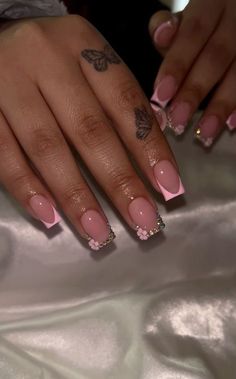 Short Nail Ideas With Rhinestones, Short Nails Acrylic Rhinestones, Short Hk Nails, Short Acrylic Nails Back To School, Nails For Back To School Acrylic Short, Shirt Baddie Nails, Nails Acrylic Bday, Short Square Acrylic Nails Classy, Gel X Short Square