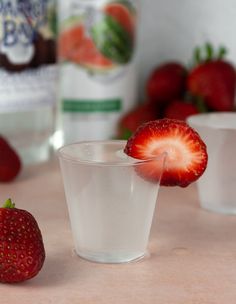 Clear Alcoholic Drinks, Coconut Shots, Clear Cocktails, Alcoholic Shots, Vodka Watermelon, Edible Shot Glasses, Booze Drink