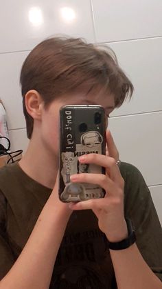 short hair inspo Masc Haircuts Short, Masc Haircuts Straight Hair, Ftm Haircuts Straight Hair, Short Ftm Haircuts, Transmasc Haircut, Ftm Haircut, Ftm Haircuts, Short Hair Inspo, Therian Stuff