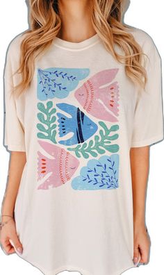 Cotton Short Sleeve Top With Fish Print, Casual White Fish Print Top, White Casual Shirt With Fish Print, White Fish Print Shirt For Summer, Summer Crew Neck Top With Fish Print, Summer Fish Print Crew Neck Tops, Casual Cotton T-shirt With Fish Print, Casual Crew Neck T-shirt With Fish Print, Short Sleeve Graphic Tee With Fish Print