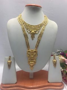 Handmade Indian Jewelry Asian Wedding Bridal Jewellery Party Ethnic Wear 22ct Gold Plated Bridal Necklace Set Rani Haar Bridal Jewellery Set  PLEASE NOTE, This Item Is Not Real Gold .Only Good Quality Gold Plated Jewellery .it is Artificial jewellery. It is a perfect match with formal attire on special occasions or with casual wearing.  Slight Colour variations possible due to difference in screen and photograph Care instructions Keep Jewellery away from direct heat, water, perfumes, deodorants Gold Bridal Sets With Pallu For Traditional Ceremonies, Festive Gold Traditional Wear For Ceremonies, Gold Bridal Necklace For Puja With Intricate Design, Gold Bridal Necklace With Intricate Design For Puja, Gold Traditional Wear For Festivals And Ceremonies, Gold Kundan Necklace For Eid Ceremony, Gold Kundan Necklace For Eid, Gold Heavy Necklace For Eid, Gold Jewelry With Zari Work For Traditional Ceremonies