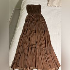 Size Xs Evereve Brown Maxi Dress. Never Worn, Still Has Tags. Very Flowy Flowy Tiered Maxi Dress For Date Night, Flowy Maxi Dress For Date Night, Chic Pleated Brown Maxi Dress, Brown Maxi Dress For Casual Wear, Pleated Brown Maxi Dress For Party, Chic Brown Pleated Maxi Dress, Brown Maxi Length Casual Dress, Pleated Flowy Vacation Dress, Pleated Flowy Dress For Vacation