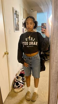 Fits With Clogs, Ptso Outfits, Cute Highschool Outfits, Teen Fashion Trends, Streetwear Ideas, Clogs Outfit, Earthy Outfits, Street Fashion Men Streetwear