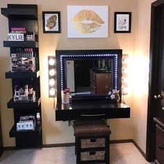 Makeup Vanity Ideas, Vanity Makeup Rooms, Diy Makeup Vanity, Makeup Station, Jaclyn Hill Palette, Vanity Ideas, Diy Vanity