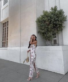 Maxi Dress Picture Ideas, Maxi Dress Poses Instagram, Long Dress Poses, Influencer Poses, Brandon Flynn, Amsterdam Tulips, Birthday Poses, Alyssa Nicole, Insta Photography