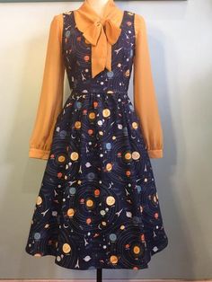 Retrolicious Solar System Dress Ms Frizzle Outfits, Mrs Frizzle, Mrs Bella, Science Fashion, Teacher Dress, Ms Frizzle, Witch Queen, Teacher Clothes, Quirky Fashion