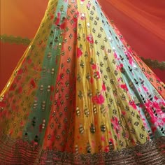 Lehenga Border Design, Lisa Or Lena, Choli Dress, Indian Outfits Lehenga, Wedding Lehenga Designs, Lehnga Dress, Indian Bride Outfits, Indian Bridal Lehenga, Designer Bridal Lehenga