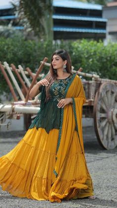 डिजाइनर कपड़े, Trendy Dress Outfits, Indian Lehenga, Stylish Party Dresses, Designer Dresses Casual, Stylish Party, Fancy Dress Design, Stylish Dresses For Girls, Stylish Dress Book