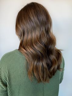 Subtle Bayalage Light Brown, Neutral Light Brown Balayage, Latte Burnett Hair, Latte Brunette Balayage, Latte Brunnet Hair, Light Brown Wavy Hair Aesthetic, Natural Brown Hair