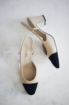 Chanel Slingback, Classy Shoes, Chanel Vintage, Shoe Art, Slingback Heel