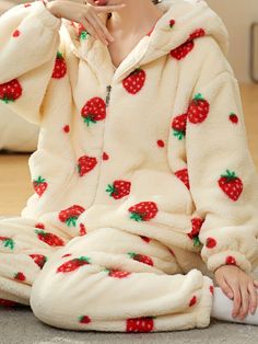 Temu Items, Baggy Fashion, Winter Pajamas Women, Cute Onesies, Pajama Fashion, Loungewear Outfits, Pyjamas Womens