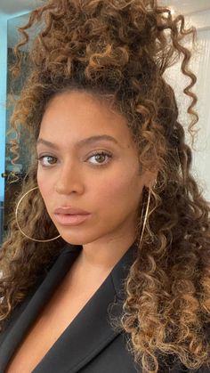 Beyonce Hair, Queen Bee Beyonce, Beyonce Style, Pelo Afro, Beyoncé Giselle Knowles-carter, Beyonce Queen, Beyonce Knowles, Latest Hairstyles, Nicki Minaj