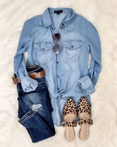 Monday Must-Haves #jeansoutfit #outfit #style #fashion All Jeans, Outfit Jeans, Print Shoes, Outfit Style, 가을 패션, Ladies Dress Design, Outfits Casuales