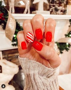 Christmas Nails Acrylic Short Square Red, Red Preppy Nails, Baileys Christmas, Spirit Nails, Photo Nails, Christmas Snowflakes Nails, Christmas Nail Polish, Snowflake Nail Design, Berry Nails