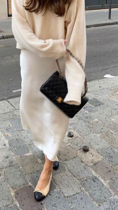 Modest Paris Outfits, Modest Parisian Outfits, Anastasia Gerrans Style, Parisian Chic Aesthetic, Chique Outfits, Corporate Outfits, Paris Outfits, Stylish Work Outfits, Looks Street Style