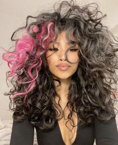 Dyed Curly Hair, Highlights Curly Hair, Hair Streaks, Colored Curly Hair, Hairdos For Curly Hair, Pretty Hair Color, Black Curly Hair, Hair Stylist Life