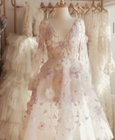 Dress With Feathers, Dainty Dress, Dreamy Gowns, Gowns Dresses Elegant, Bride Sister, The Flesh, Easy Trendy Outfits, Stylish Dress Designs, Desi Fashion