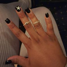 Short Wide Acrylic Nails, Nurse Short Nails, Rounded Square Nails Short, Cute Nails With Black, French Tip On Square Nails, Square Black Nail Designs, Black Short Acrylics, Black Nails Designs Short, Black Short Nails Acrylic