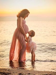 Maternity Daughter Photoshoot, Maternity Beach Photoshoot Dress, Beach Maternity Pictures With Sibling, Maternity Photography Big Sister, Maternity Photography With Sister, Maternity Photography Mom And Daughter, Beach Maternity Photos Just Mom, Maternity Mommy And Me, Mom Daughter Maternity Shoot