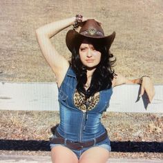 Cowgirl Y2k Aesthetic, Cowgirl Lana Del Rey, Cowgirl Y2k Outfit, Trashy Americana Outfit, 2000s Cowgirl Outfits, Y2k Western Aesthetic, Trashy Country Aesthetic, Y2k Cowgirl Aesthetic, Y2k Country Outfit