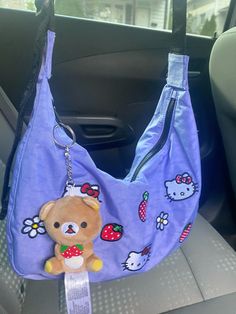 Whats In My Baggu Crescent Bag, Baggu Crescent Bag Aesthetic, Baggu Crescent Bag Outfit, Baggu Crescent Bag, Baggu Crescent, Sanrio Collection, Everyday Bag Essentials, Baggu Bags, Crescent Bag