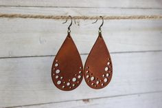 Handmade Teardrop Faux Leather Earrings, Leather Teardrop Earrings For Everyday Use, Brown Leather Teardrop Jewelry, Brown Teardrop Earrings With Ear Wire, Brown Teardrop Everyday Jewelry, Brown Teardrop Jewelry For Everyday, Brown Teardrop Jewelry For Everyday Wear, Handmade Leather Teardrop Earrings, Everyday Brown Teardrop Jewelry