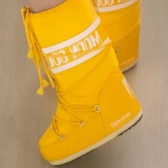 Brand New Never Worn Moon Boots For Sale - I Have The Yellow And Blue Colors For Sale. Size 35-38 Boots Moon, Star Boots, Yellow Boots, Moon Boot, Boot Shoes, Moon Boots, Yellow And Blue, Boots For Sale, Rain Boots