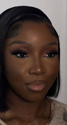 Signature Glam Makeup, Shimmery Prom Makeup, Dusty Pink Makeup Look, Red Glam Makeup, Dark Skin Makeup Looks, Gold Prom Makeup, Bridesmaids Aesthetic, Makeup Teaching, Makeup Full Glam