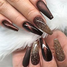 (ad) DIY nail design Hacks That Are Borderline Genius - DIY & Crafts Brown Acrylic Nails, Gold Acrylic Nails, Unghie Sfumate, Gold Glitter Nails, Winter Nails Acrylic, Shiny Nails, Cat Eye Nails, Ballerina Nails