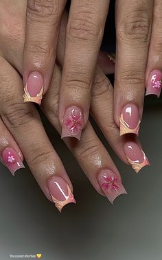 Cutest Short Nail Designs, Gel X Short Square, Medium Box Nails, Square Acrylic Nails Vacation, Short Cute Acrylic Nails Designs, Vacation Nails Short Square, Short Acrylic Nails Flowers, Short Flower Nail Designs, Short Nail Inspo Summer 2024 Square