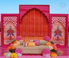 Budget Haldi Decor, Day Wedding Mandap Decoration, Pakistani Wedding Stage Walima, Day Wedding Mandap Decor, Bhaat Ceremony Decor, Indian Wedding Decorations On A Budget, Day Wedding Decoration Indian, Wedding Decor Mehendi, Hotel Wedding Ceremony Decorations