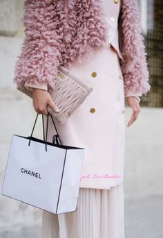 Best Of Fashion Week, Womens Wear Daily, Street Style 2017, Street Style Parisian, Paris London, Street Style Paris, Spring Street Style, Fur Fashion, Fashion Week Street Style