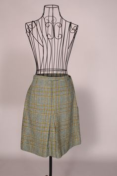 "60s Skirt // Mini Skirt Wonderful vintage 60's green and yellow plaid mini skirt with cute front pleat, by Scaasi for Lortogs! So cute, and in great condition! Waist:24\" Hips:38\" Length:19\" Label: Scaasi for Lortogs 2016-12" Black Chiffon Cocktail Dress, 60s Skirt, 70s Skirt, Vintage Dress 60s, Chiffon Cocktail Dress, Knitted Suit, Cheongsam Dress, 60s Dress, Yellow Plaid